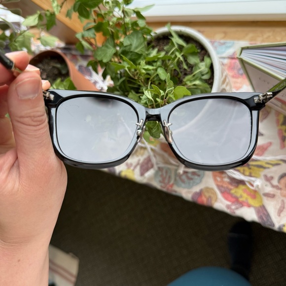 YSL Sunnies - Picture 6 of 11